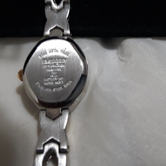 XOXO GRUEN WATCH GOLD AND SILVER TONE QUARTZ WORKS - Picture 3 of 7